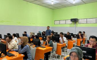 Ketua Bawaslu Kota Yogyakarta Mengawasi Proses Tes Tertulis Calon Panwascam