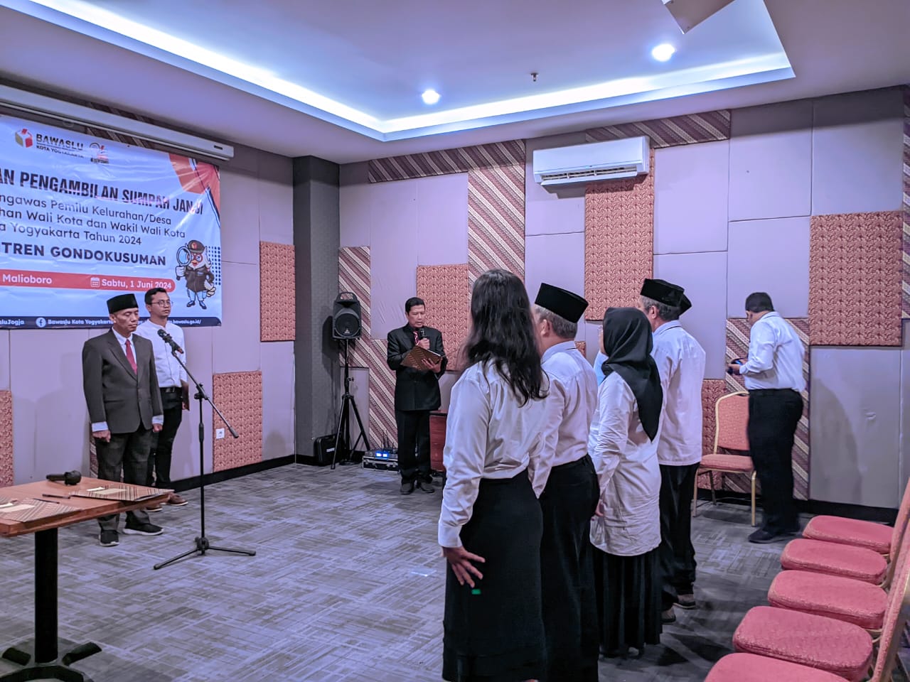 Pelantikan Panwaslu Kelurahan/Desa oleh Panwaslu Kecamatan