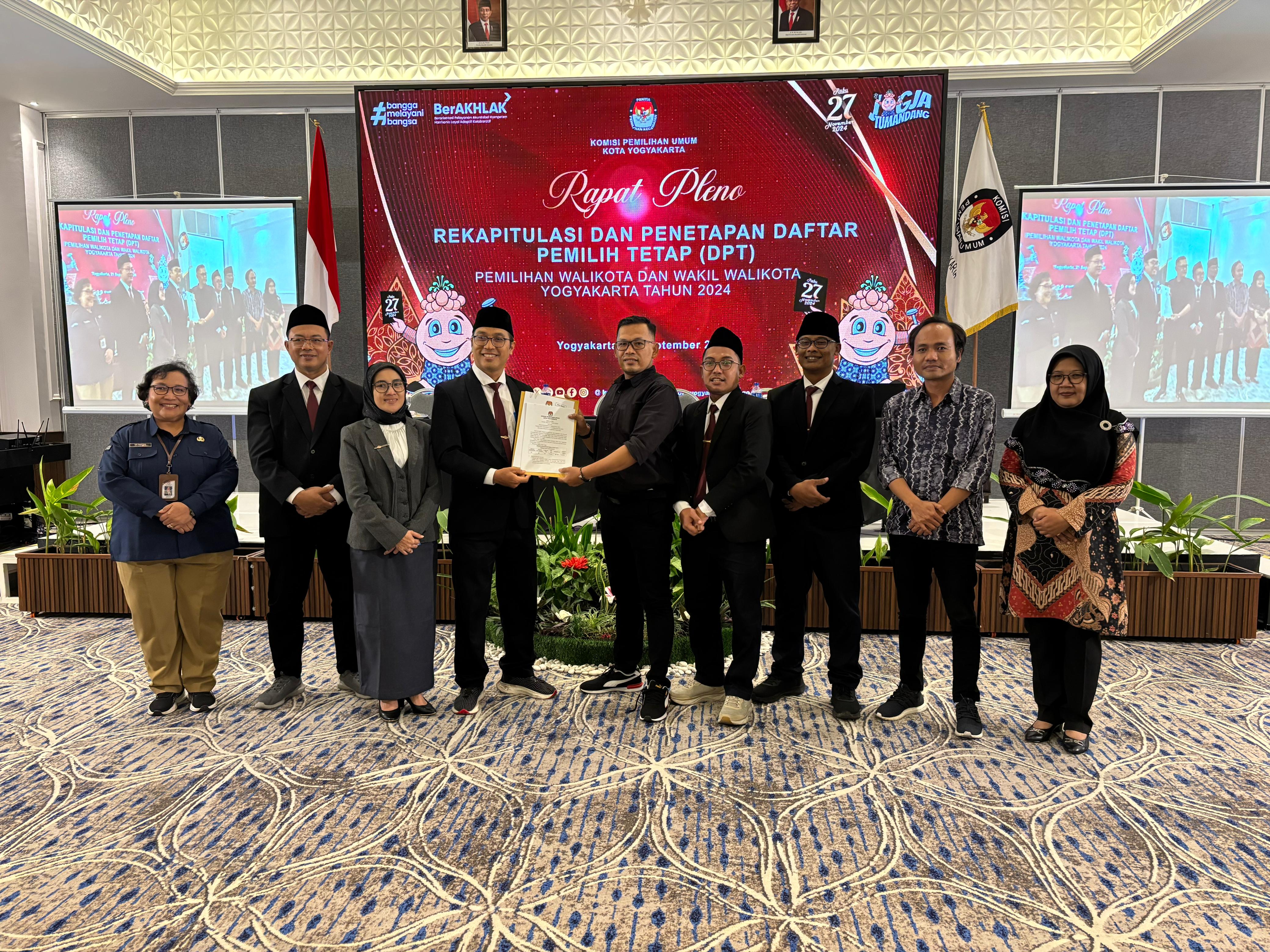 Bawaslu Kota Yogyakarta menerima salinan berita acara rapat pleno rekapitulasi dan penetapan DPT Kota Yogyakarta