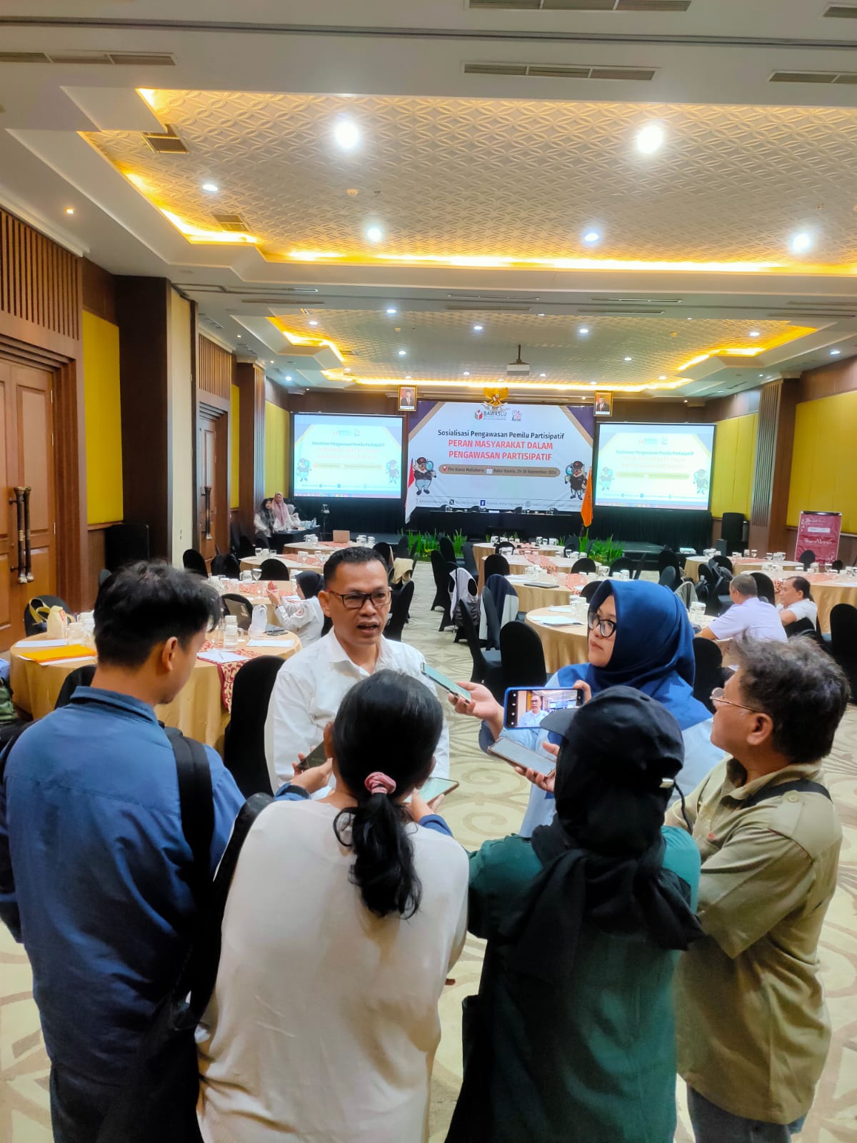 Ketua Bawaslu Kota Yogyakarta saat diwawancarai awak media pada kegiatan Sosialisasi Pengawasan Pemilu Partisipatif