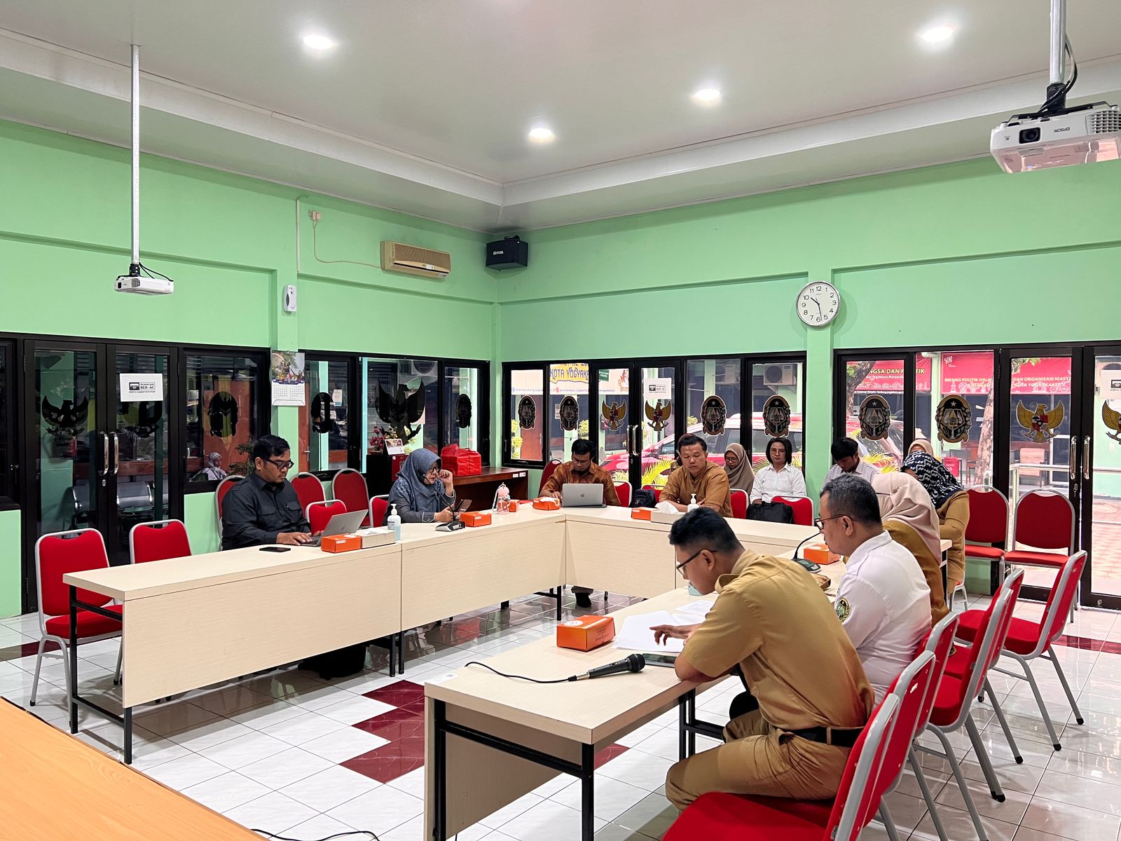 Bawaslu Kota Yogyakarta menghadiri Rapat Persiapan Sekolah Demokrasi di Bakesbangpol Kota Yogyakarta