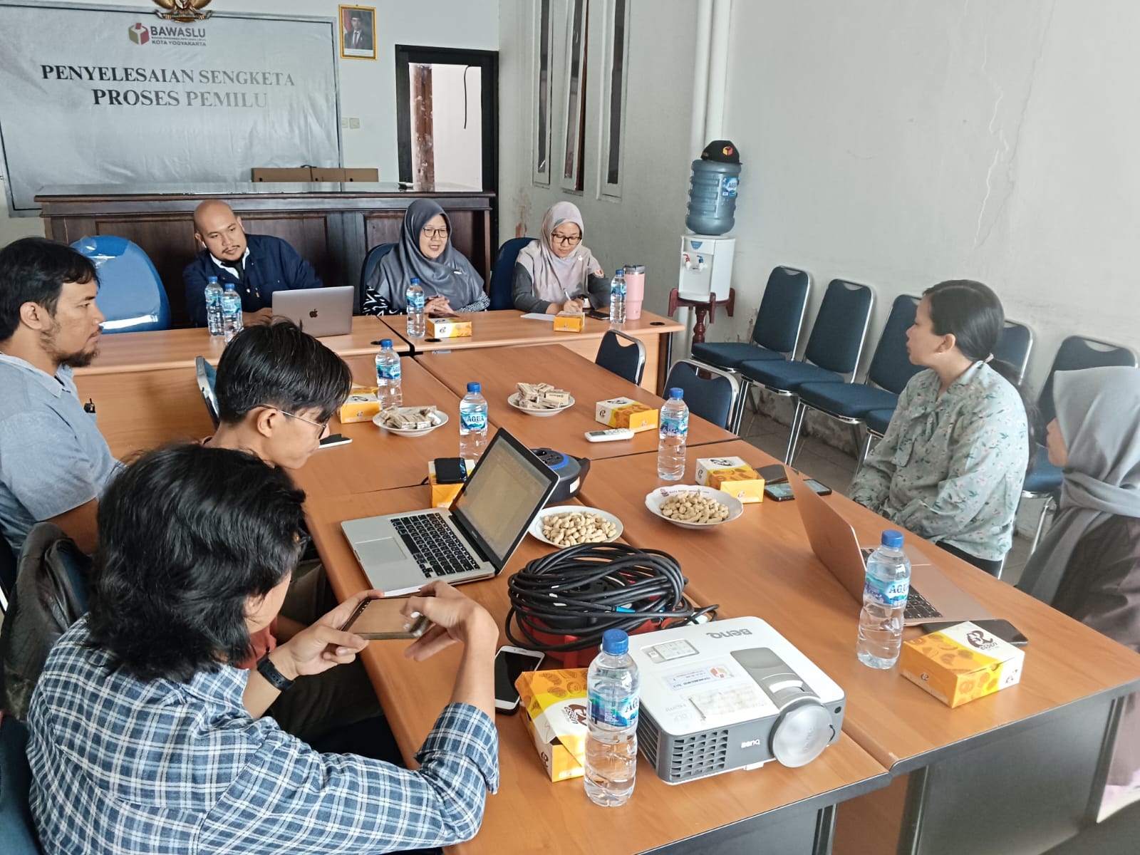 Anggota Bawaslu Kota Yogyakarta, Siti Nurhayati, menerima audiensi dari LKiS
