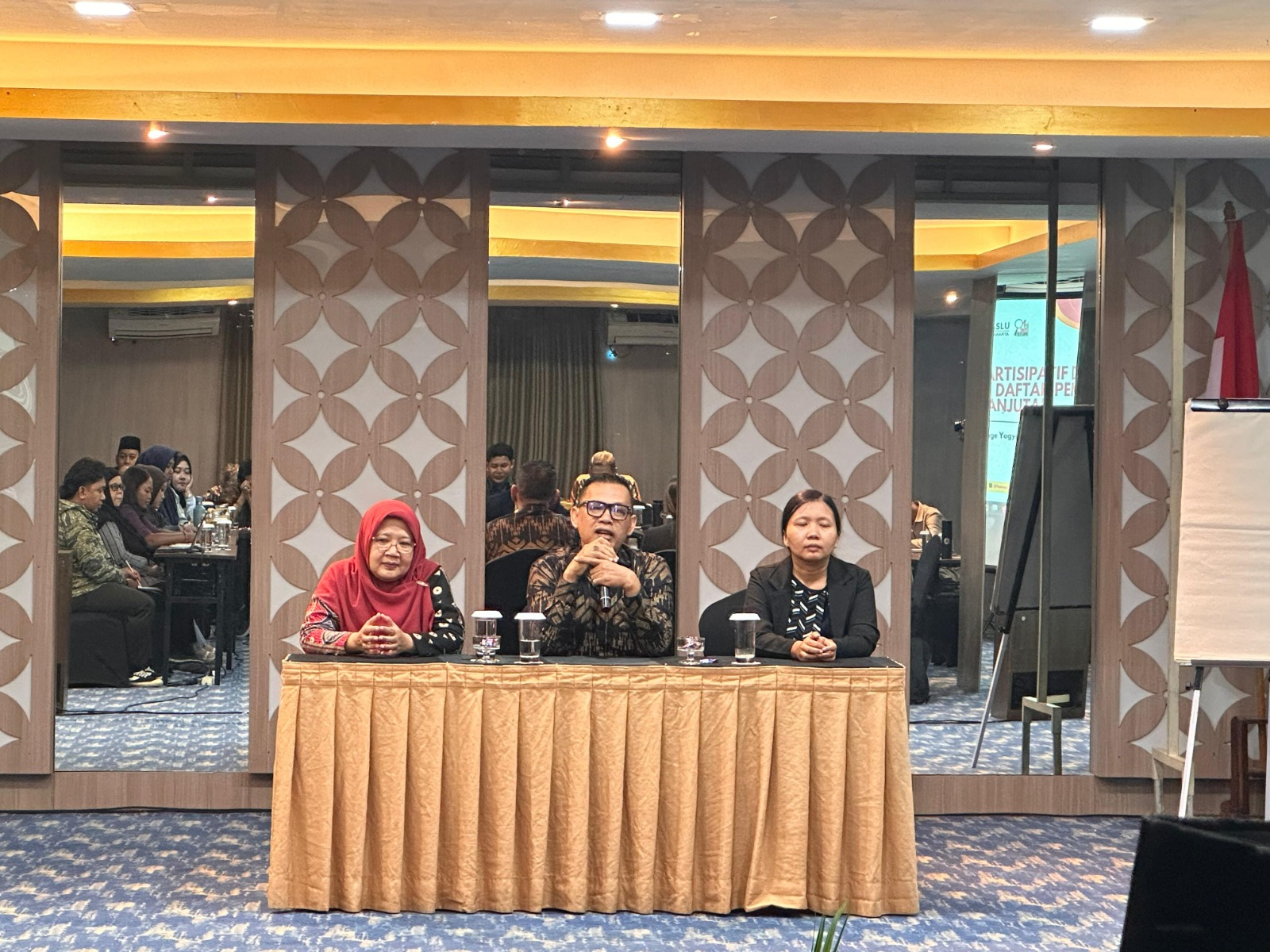 Ketua Bawaslu Kota Yogyakarta memberikan arahan pada kegiatan Penagwasan Partisipatif dalam Pemutakhiran Daftar Pemilih Berkelanjutan