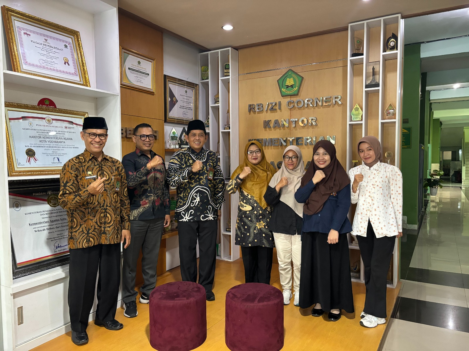 Audiensi Ketua, Anggota, dan jajaran Sekretariat Bawaslu Kota Yogyakarta diterima oleh Kepala Kantor dan Kasubbag Tata Usaha Kemenag Kota Yogyakarta