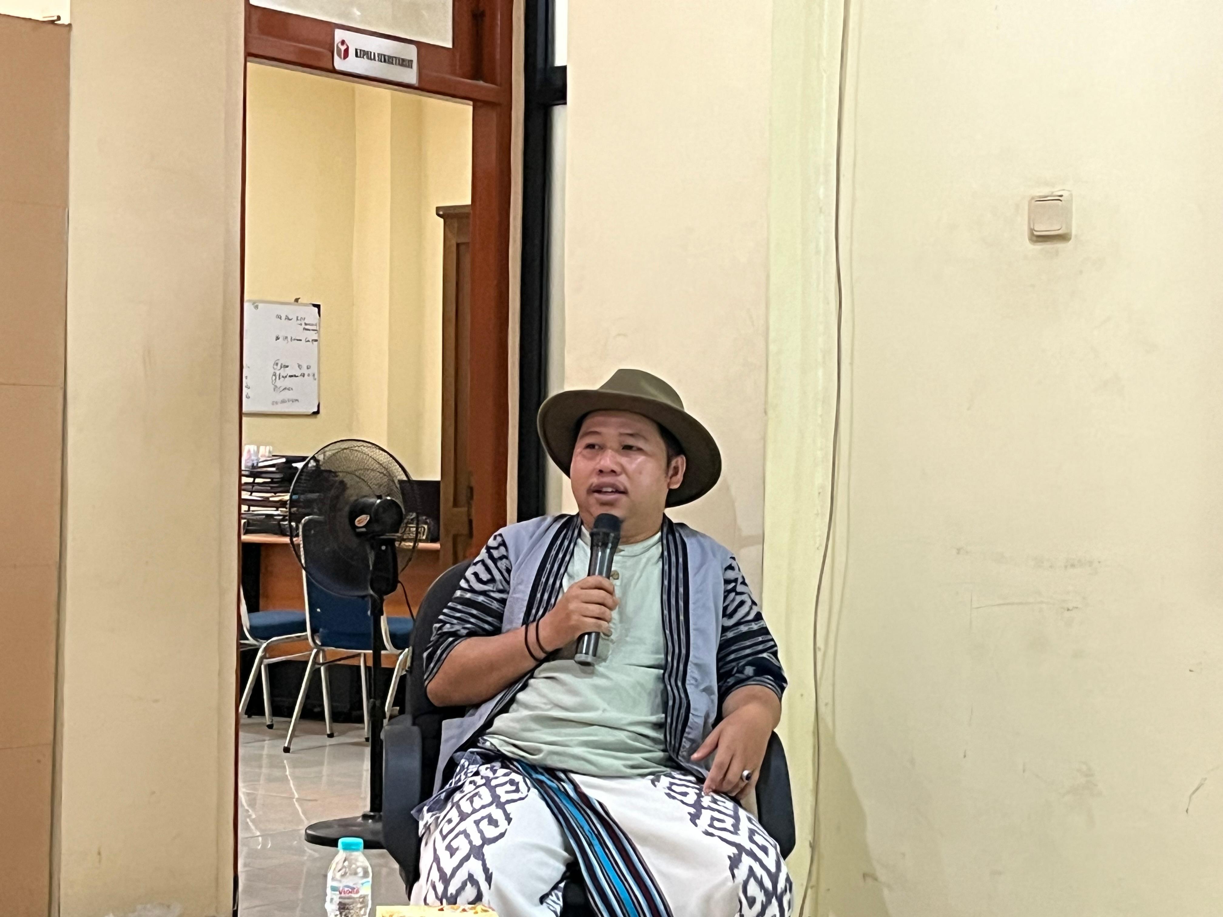 Dosen Fakultas Ilmu Sosial dan Humaniora UIN Sunan Kalijaga, Achmad Zuhri, menjadi narasumber pada kegiatan Knowledge Sharing Bawaslu Kota Yogyakarta