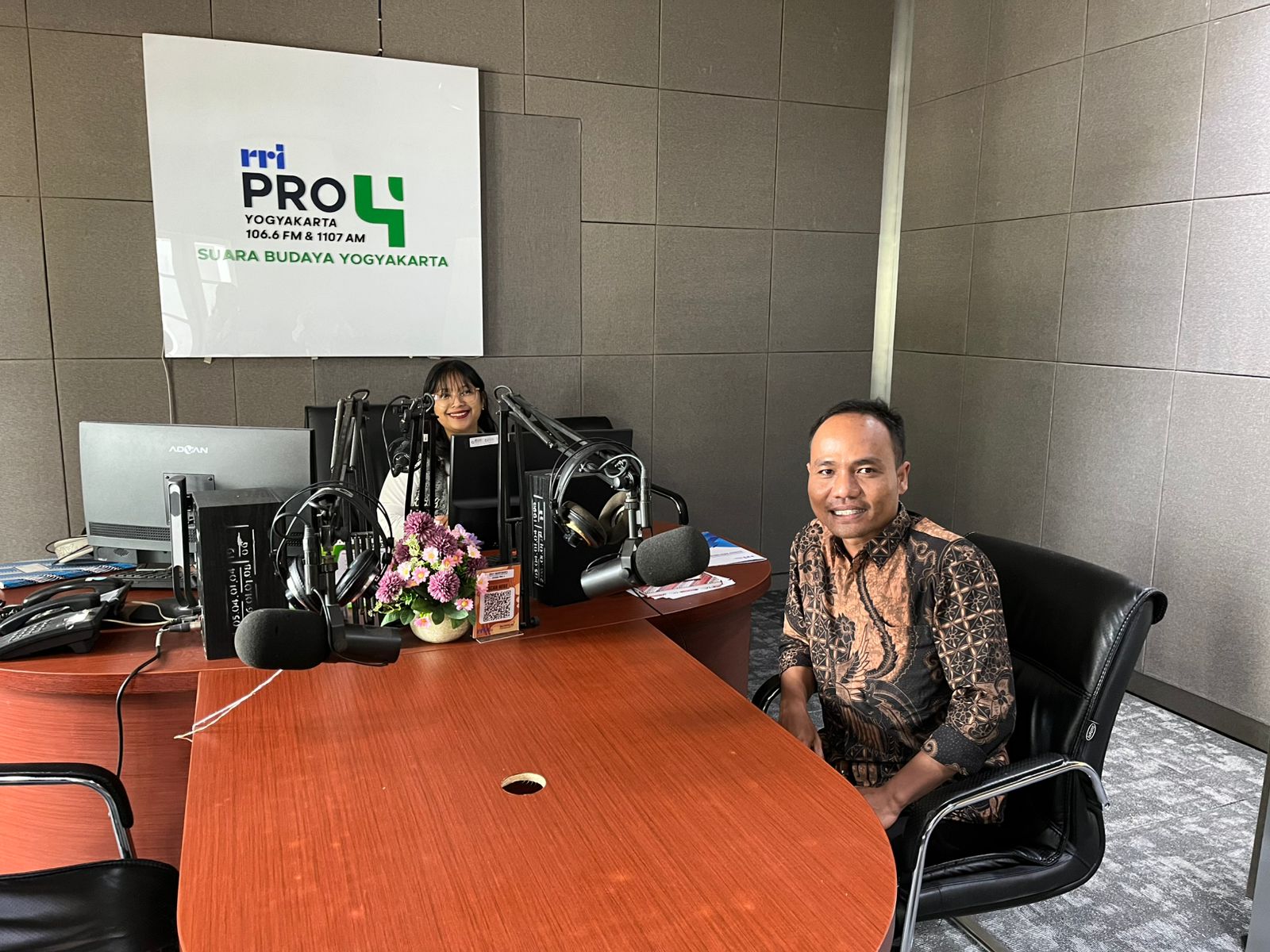 Anggota Bawaslu Kota Yogyakarta Jantan Putra Bangsa menjadi pembicara dalam siaran RRI dengan tema “Perempuan dan Kesadaran Politik: Dari Pemilih Pasif ke Pemilih Reflektif”