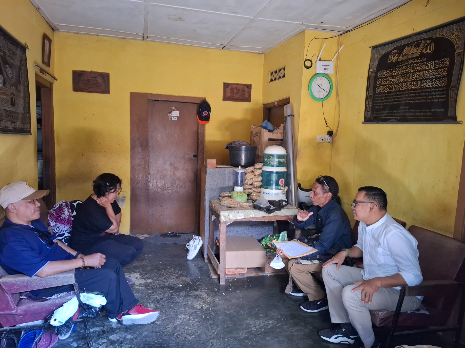 Ketua Bawaslu Kota Yogyakarta Andie Kartala melakukan pengawasan terhadap proses coktas yang dilakukan oleh KPU Kota Yogyakarta