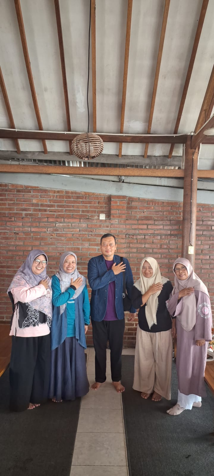 Anggota Bawaslu Kota Yogyakarta, Siti Nurhayati, melakukan konsolidasi demokrasi dengan KPU dan KID DIY terkait pelayanan prima