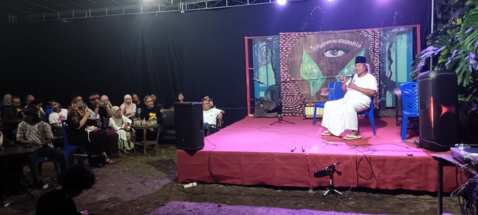 Anggota Bawaslu Kota Yogyakarta, Jantan Putra Bangsa, melakukan konsolidasi demokrasi dengan seniman (26/4/2026)