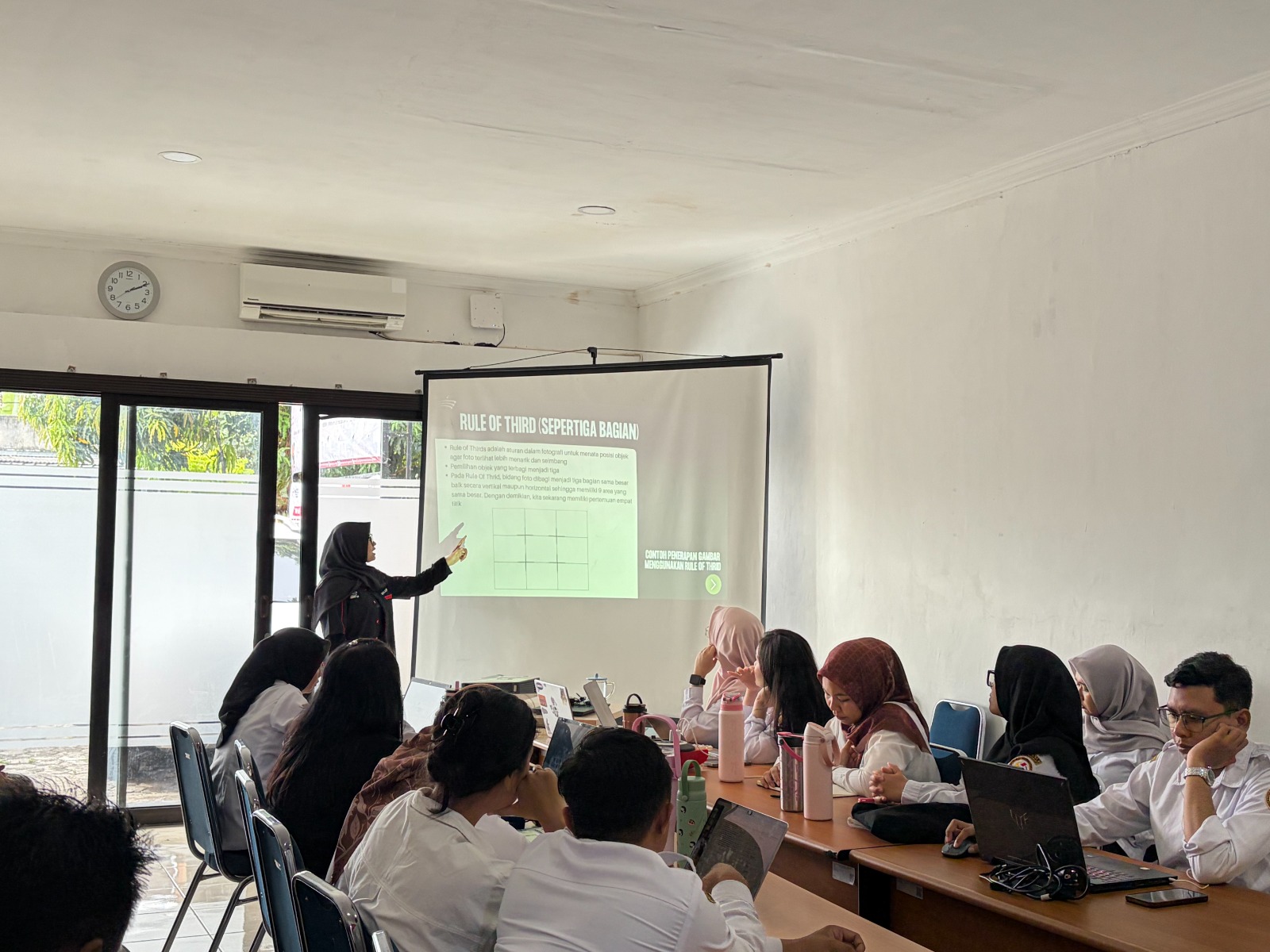 Bawaslu Kota Yogyakarta menyelenggarakan kegiatan Knowledge Sharing bertema fotografi pada Rabu (13/5/2026) di Ruang Sidang Kantor Bawaslu Kota Yogyakarta