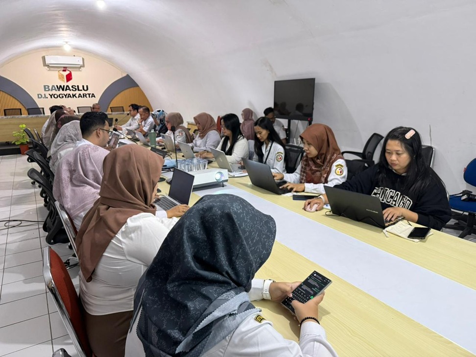 Bawaslu Kota Yogyakarta mengikuti rapat pembahasan Renstra 2025–2029 di Kantor Bawaslu DIY (29/4/2026)