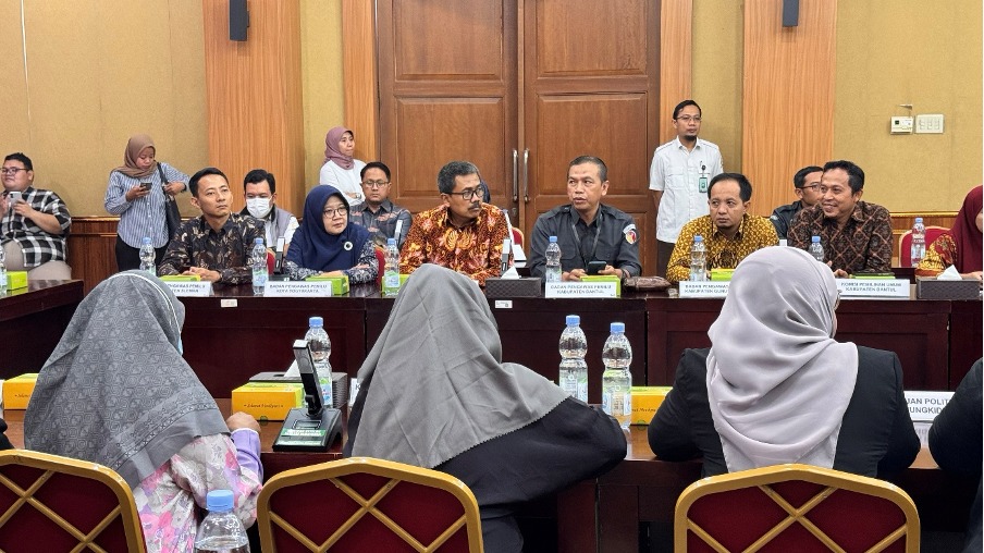 Anggota Bawaslu Kota Yogyakarta, Siti Nurhayati, melakukan kegiatan Konsolidasi Demokrasi terkait Penguatan Pengawasan Pelaksanaan Undang-Undang Pemilu