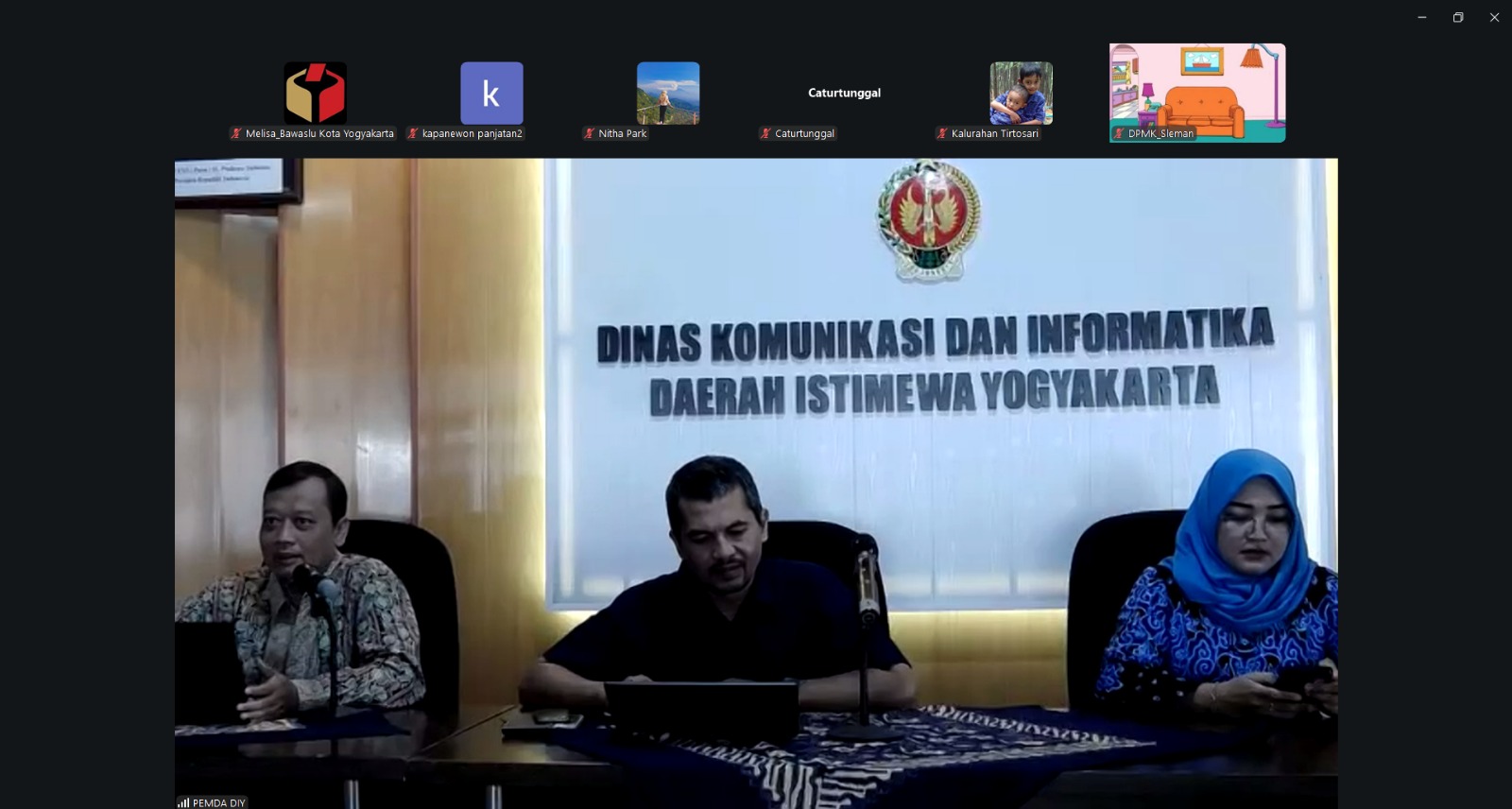 Bawaslu Kota Yogyakarta mengikuti Sosialisasi Monev Keterbukaan Informasi Badan Publik DIY Tahun 2026 yang diselenggarakan KID DIY secara hybrid dari Aula Kresna Diskominfo DIY (17/6/2026)