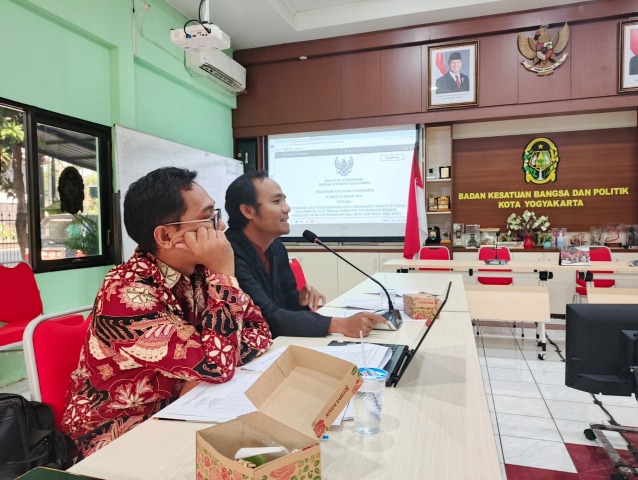 Anggota Bawaslu Kota Yogyakarta, Jantan Putra Bangsa, menghadiri Forum Diskusi Review Peraturan Wali Kota Yogyakarta Nomor 65 Tahun 2024 yang diselenggarakan Bakesbangpol Kota Yogyakarta (24/6/2026)