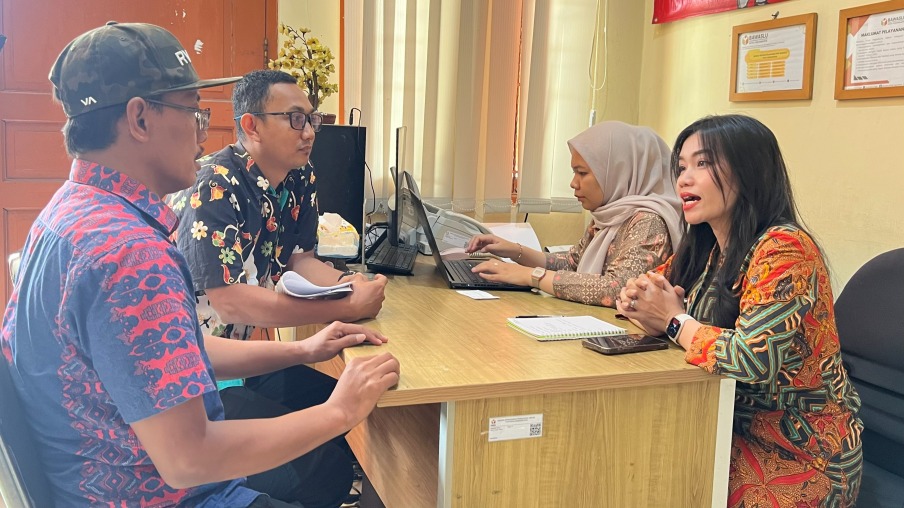 Bawaslu Kota Yogyakarta mengasah ketelitian dan keseragaman pemahaman petugas dalam menerima laporan dugaan pelanggaran Pemilu melalui simulasi penerimaan laporan (25/6/2026)