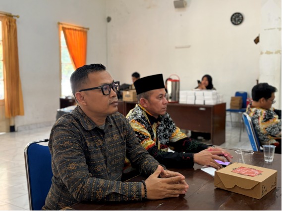 Ketua Bawaslu Kota Yogyakarta, Andie Kartala, bersama Ketua Bawaslu Kabupaten Sleman menghari kegiatan P2P di Kabupaten Sleman