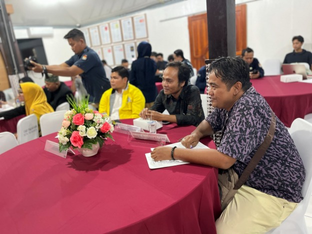 Anggota Bawaslu Kota Yogyakarta, Jantan Putra Bangsa, menghadiri kegiatan Sosialisasi Pemutakhiran Data Partai Politik Semester I Tahun 2026 di Kantor KPU Kota Yogyakarta (9/6/2026)