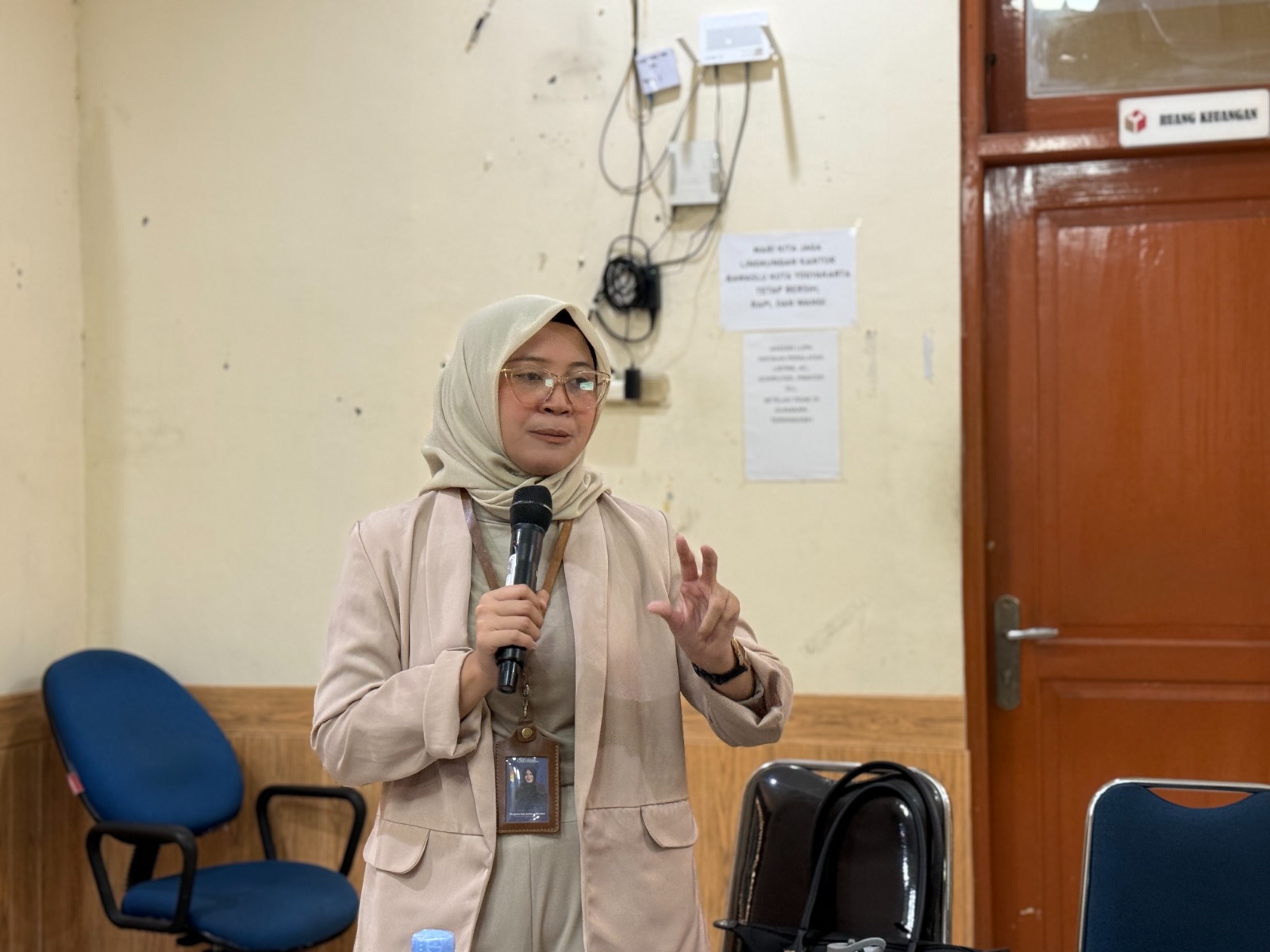 Bawaslu Kota Yogyakarta menghadirkan Dosen Ilmu Komunikasi UAD, Eka Anisa Sari, sebagai narasumber kegiatan WASKITA dengan tema "Mewujudkan Aparatur Profesional melalui Public Speaking untuk Mendukung Kinerja dan Pelayanan Publik" (30/7/2026)