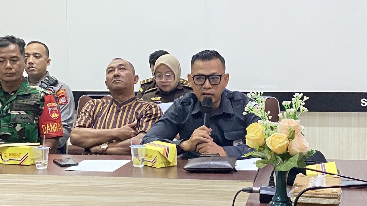 Ketua Bawaslu Kota Yogyakarta, Andie Kartala, menghadiri FGD Aktualisasi Diri Pemimpin Serdik Sespimmen Dikreg Ke-67 Sespim Lemdiklat Polri di Polresta Yogyakarta, Senin (24/8/2026)