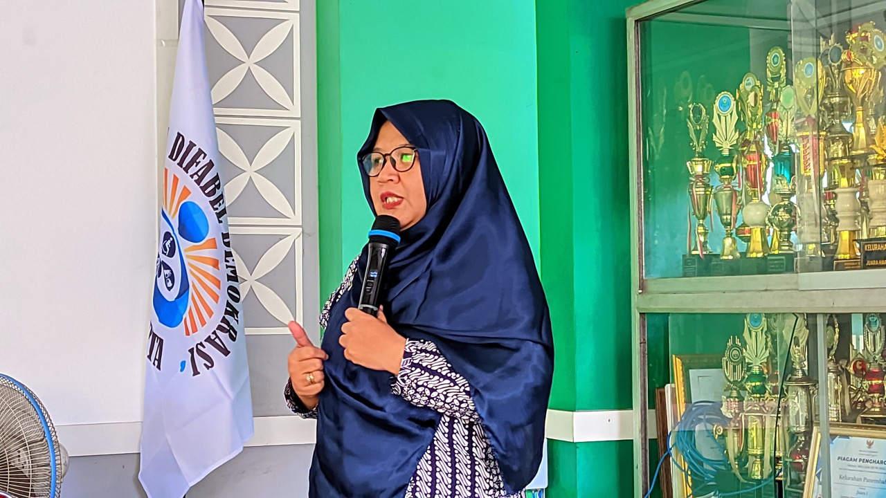 Anggota Bawaslu Kota Yogyakarta, Siti Nurhayati, menghadiri peringatan HUT ke-4 Forum Difabel Demokrasi (Fdifdem) di Kelurahan Panembahan, Kota Yogyakarta, Senin (17/8/2026)