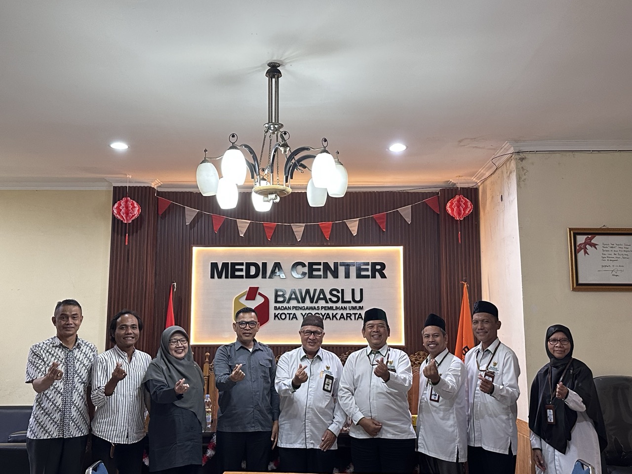 Bawaslu Kota Yogyakarta menjajaki peluang kolaborasi di bidang sosial bersama Badan Amil Zakat Nasional (BAZNAS) Kota Yogyakarta melalui audiensi di kantor Bawaslu Kota Yogyakarta pada Senin (14/9/2026)