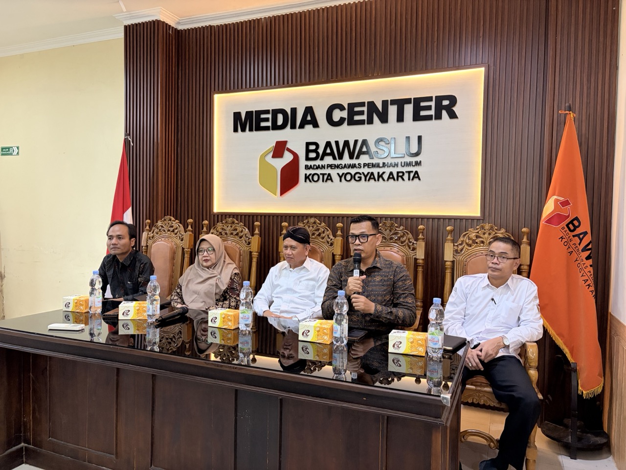 Bawaslu Kota Yogyakarta memperkuat kapasitas jajaran dalam mengawasi penataan daerah pemilihan (dapil) melalui WASKITA bertema “Teknik Pengawasan Pembagian Dapil”, Rabu (30/9/2026)