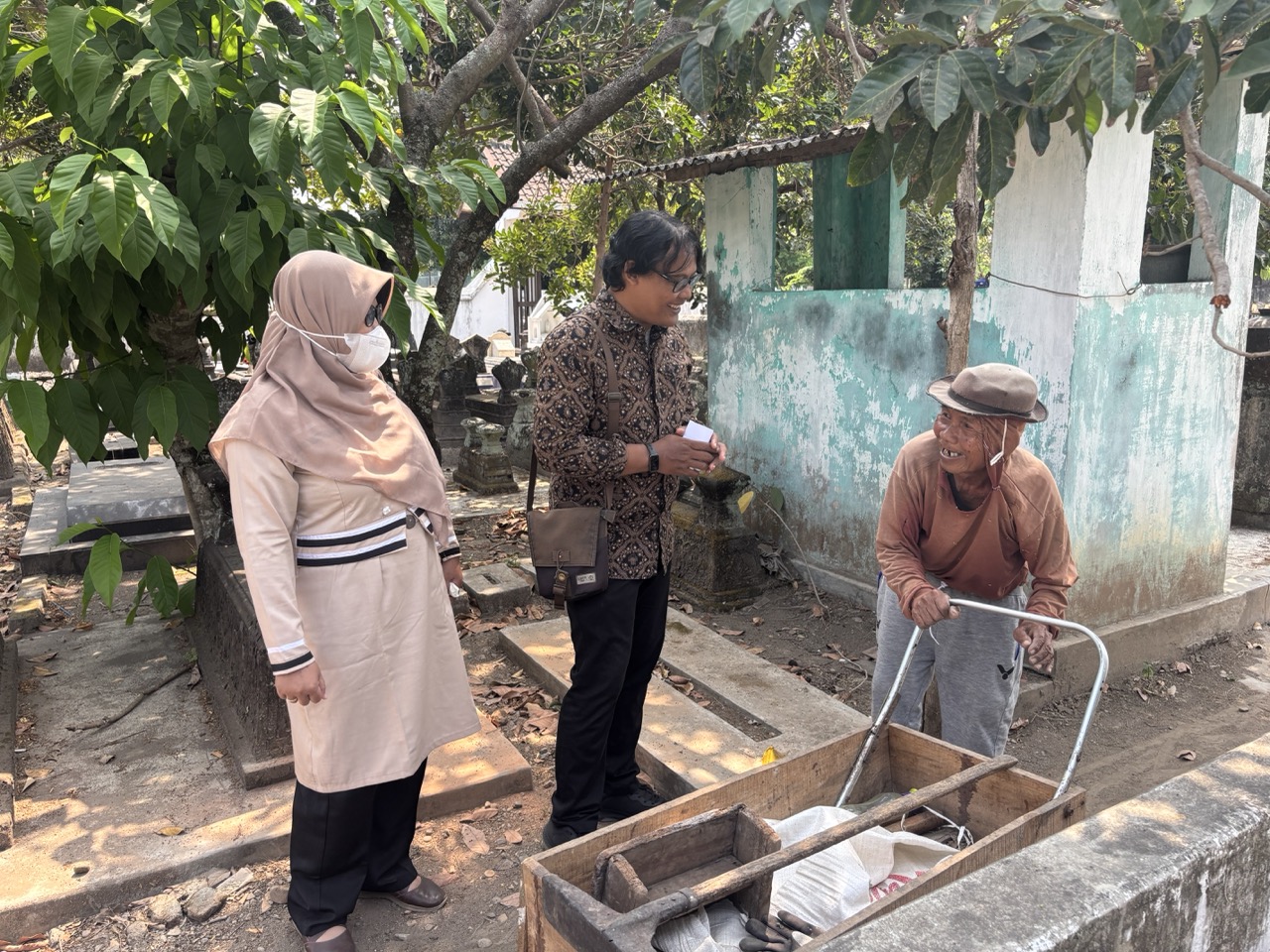 Anggota Bawaslu Kota Yogyakarta, Siti Nurhayati, melakukan pengawasan coktas di wilayah Kemantren Kotagede pada Kamis (10/9/2026)