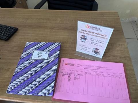 Buku Register dan Formulir Permohonan Informasi Bawaslu Kota Yogyakarta