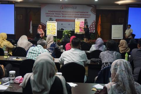 Peserta Kegiatan Pendidikan Pengawas Partisipatif di Hotel Grand Mercure Yogyakarta