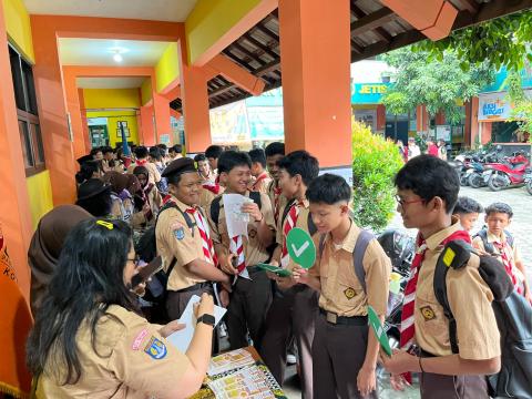 Peserta Saka Fair berkunjung ke stand Saka Adhyasta Pemilu Bawaslu Kota Yogyakarta