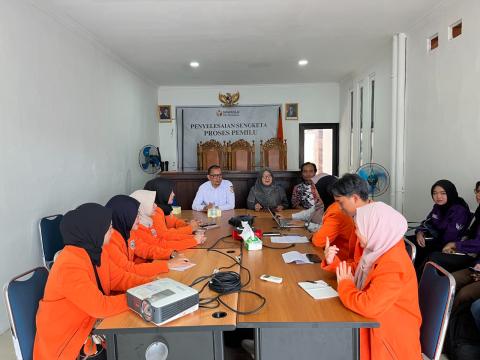 Ketua dan Anggota Bawaslu Kota Yogyakarta berdiskusi dengan mahasiswa Fakultas Psikologi UAD terkait Politik Uang dan Keadilan Pemilu