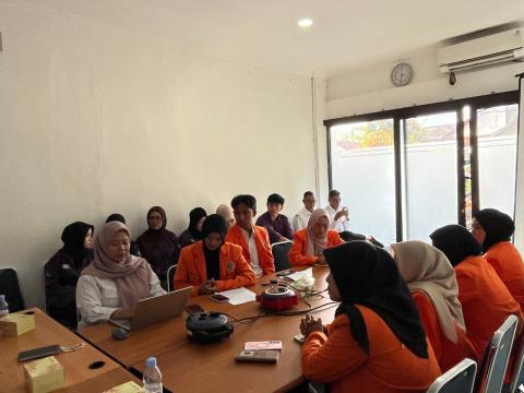 Mahasiswa Fakultas Psikologi UAD melakukan observasi dan wawancara di Kantor Bawaslu Kota Yogyakarta