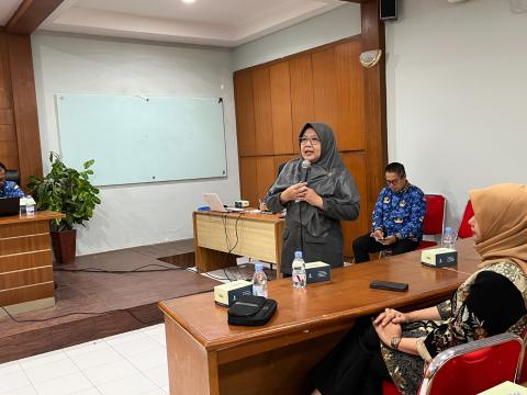 Anggota Bawaslu Kota Yogyakarta memaparkan pentingnya memperkuat pemahaman publik mengenai peran Bawaslu dalam penyelenggaraan pemilu pada sesi diskusi pasca penandatanganan PKS