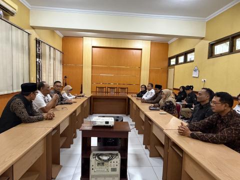 Bawaslu, KPU, dan Balai Dikmen Kota Yogyakarta berdiskusi untuk menyamakan visi dan memperkuat kolaborasi dalam membangun pendidikan politik yang terarah dan berkelanjutan bagi pemilih pemula
