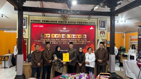Bawaslu Kota Yogyakarta menerima salinan Berita Acara Rekapitulasi PDPB Triwulan I Tahun 2026