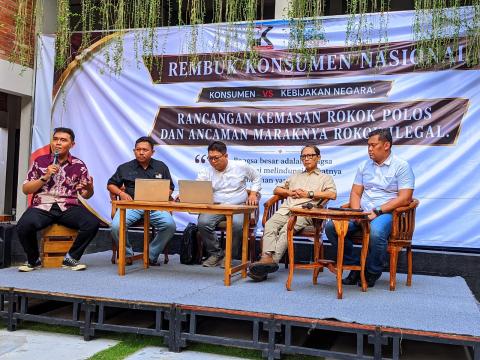 Diskusi menghadirkan akademisi, Bea Cukai Yogyakarta, serta perwakilan Pakta Konsumen Nasional untuk membahas berbagai aspek dalam penyusunan kebijakan publik