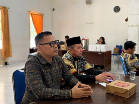 Ketua Bawaslu Kota Yogyakarta, Andie Kartala, bersama Ketua Bawaslu Kabupaten Sleman menghari kegiatan P2P di Kabupaten Sleman