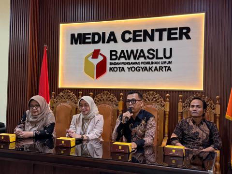 Ketua Bawaslu Kota Yogyakarta, Andie Kartala, berharap seluruh jajaran dapat meningkatkan kualitas kounikasi sehingga mampu mendukung kinerja organisasi dan memberikan pelayanan publik terbaik