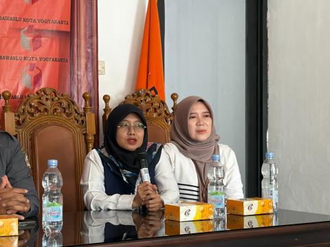 Kaprodi Akuntansi (S1) Fakultas Ekonomi Universitas Sarjanawiyata Tamansiswa, Nur Anita Chandra Putry, menyampaikan apresiasi kepada Bawaslu Kota Yogyakarta yang telah memberikan kesempatan magang