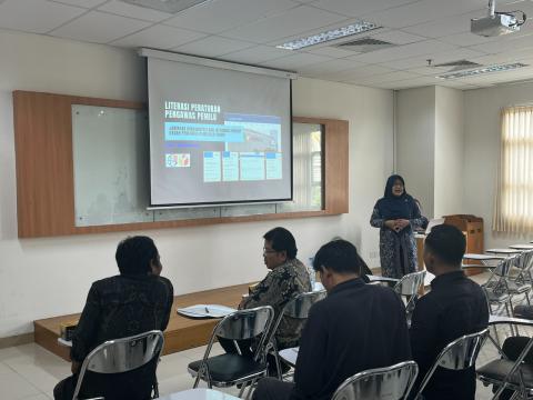 Koordinator Divisi Hukum, Pencegahan, Partisipasi Masyarakat dan Hubungan Masyarakat Bawaslu Kota Yogyakarta, Siti Nurhayati, menyampaikan materi bertajuk Hukum Pemilu sebagai Laboratorium Praktik Ilmu Hukum