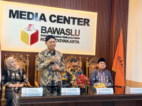 Ketua Bawaslu DIY, Mohammad Najib, membuka kegiatan P2P 2026 secara resmi