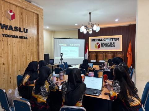 Bawaslu Kota Yogyakarta berkomitmen untuk terus membangun budaya organisasi yang profesional, aman, dan berintegritas melalui berbagai kegiatan peningkatan kapasitas