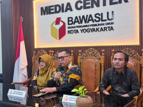 Ketua Bawaslu Kota Yogyakarta, Andie Kartala, menegaskan bahwa kualitas pelayanan publik menjadi salah satu faktor yang memengaruhi kepercayaan masyarakat terhadap lembaga
