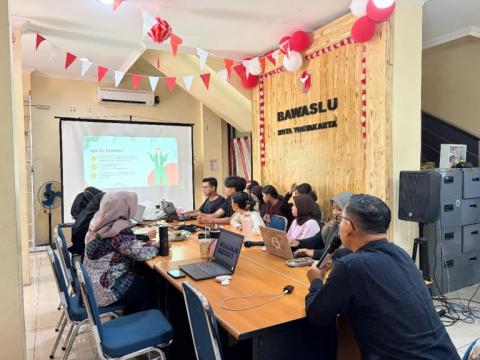 Andie mengajak mahasiswa memahami ketugasan dan dinamika yang dialami Bawaslu