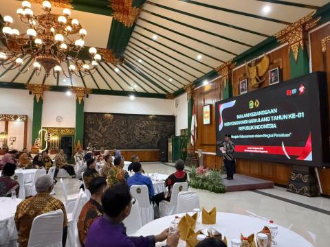 Ketua Bawaslu Kota Yogyakarta, Andie Kartala, menghadiri kegiatan Malam Kebangsaan Menyongsong HUT ke-81 RI yang diselenggarakan Pemerintah Kota Yogyakarta, Jumat (14/8/2026)