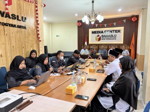 Bawaslu Kota Yogyakarta membuka ruang komunikasi dengan berbagai pihak untuk mengembangkan kontribusi sosial yang tetap sejalan dengan tugas, kewenangan, dan prinsip kelembagaan Bawaslu
