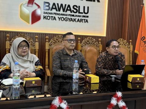 Bawaslu Kota Yogyakarta menyelenggarakan kegiatan WASKITA bertema “Teknik Pembagian Dapil” dengan mengundang Anggota KPU Kota Yogyakarta, Erizal, sebagai narasumber pada Rabu (16/9/2026)