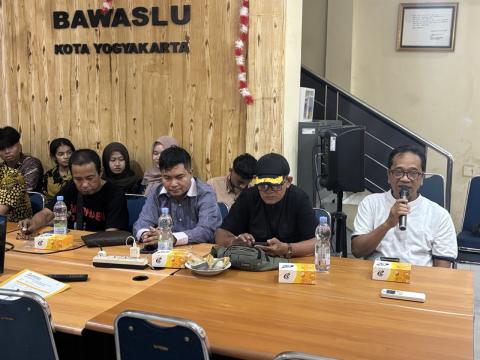 Ketua DPC Gerakan Pemuda Marhaenis Kota Yogyakarta, Jarot Kurniadi, menyampaikan apresiasi atas kesempatan untuk berdialog dengan Bawaslu Kota Yogyakarta