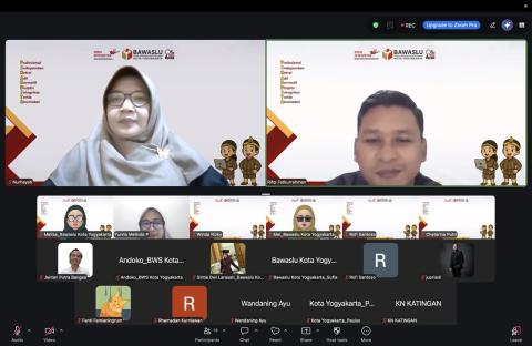 Anggota Bawaslu Kota Yogyakarta, Siti Nurhayati, membuka kegiatan Kajian Hukum dengan tema “Studi Kasus – Penyelesaian Sengketa Antarpeserta Pemilu” yang dilaksanakan secara daring melalui Zoom, Selasa (15/9/2026)