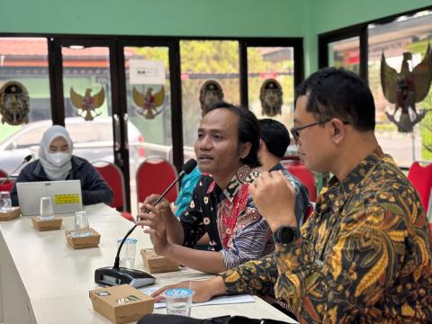 Anggota Bawaslu Kota Yogyakarta, Jantan Putra Bangsa, mendorong penyederhanaan Peraturan Wali Kota tentang Alat Peraga Kampanye (APK) dalam rapat koordinasi tindak lanjut review Perwal APK di Bakesbangpol Kota Yogyakarta, Kamis (10/9/2026)